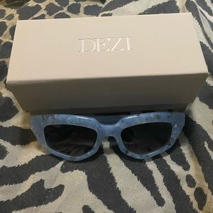 Dezi Sunglasses “On Read” in Blue Quartz